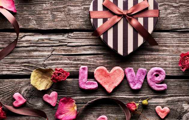 Список из 50 романтических подарков парню на 14 февраля