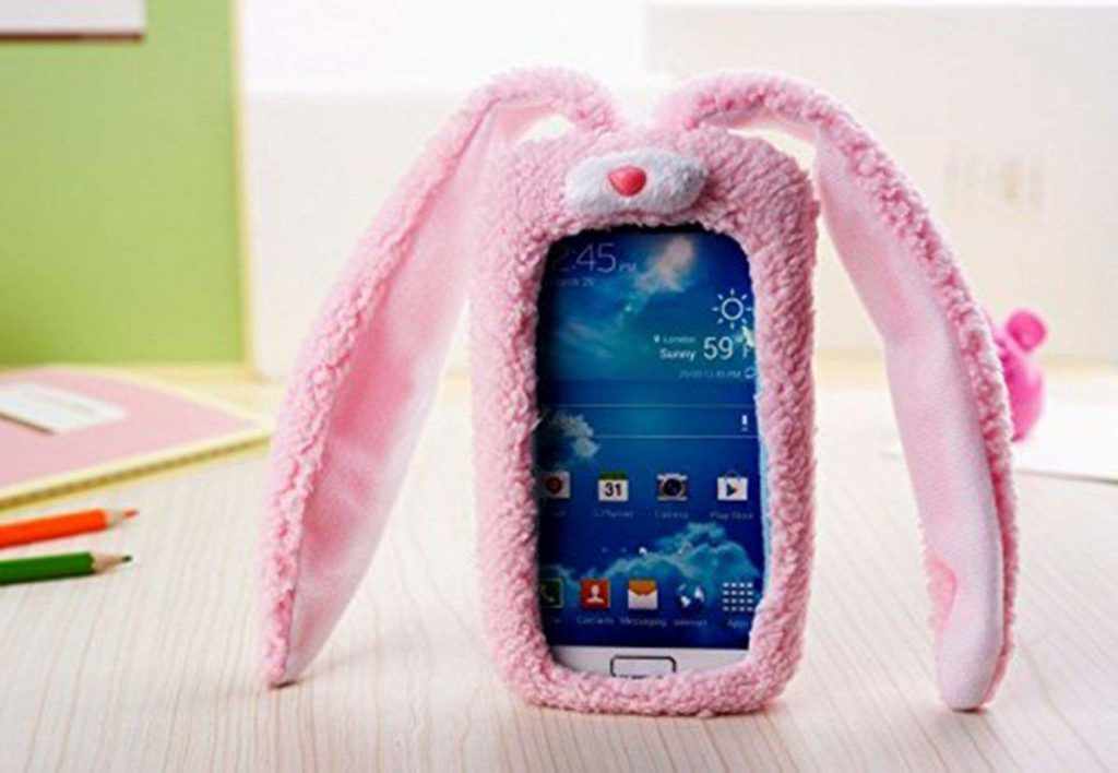 Красивый телефон розового цвета 