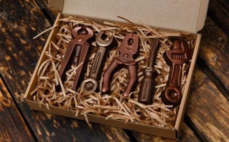 Инструменты из шоколада