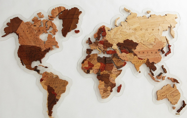 карта мира из дерева