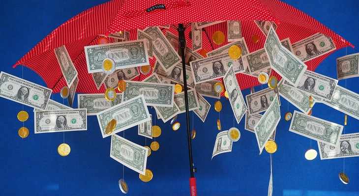 Деньги под зонтиком
